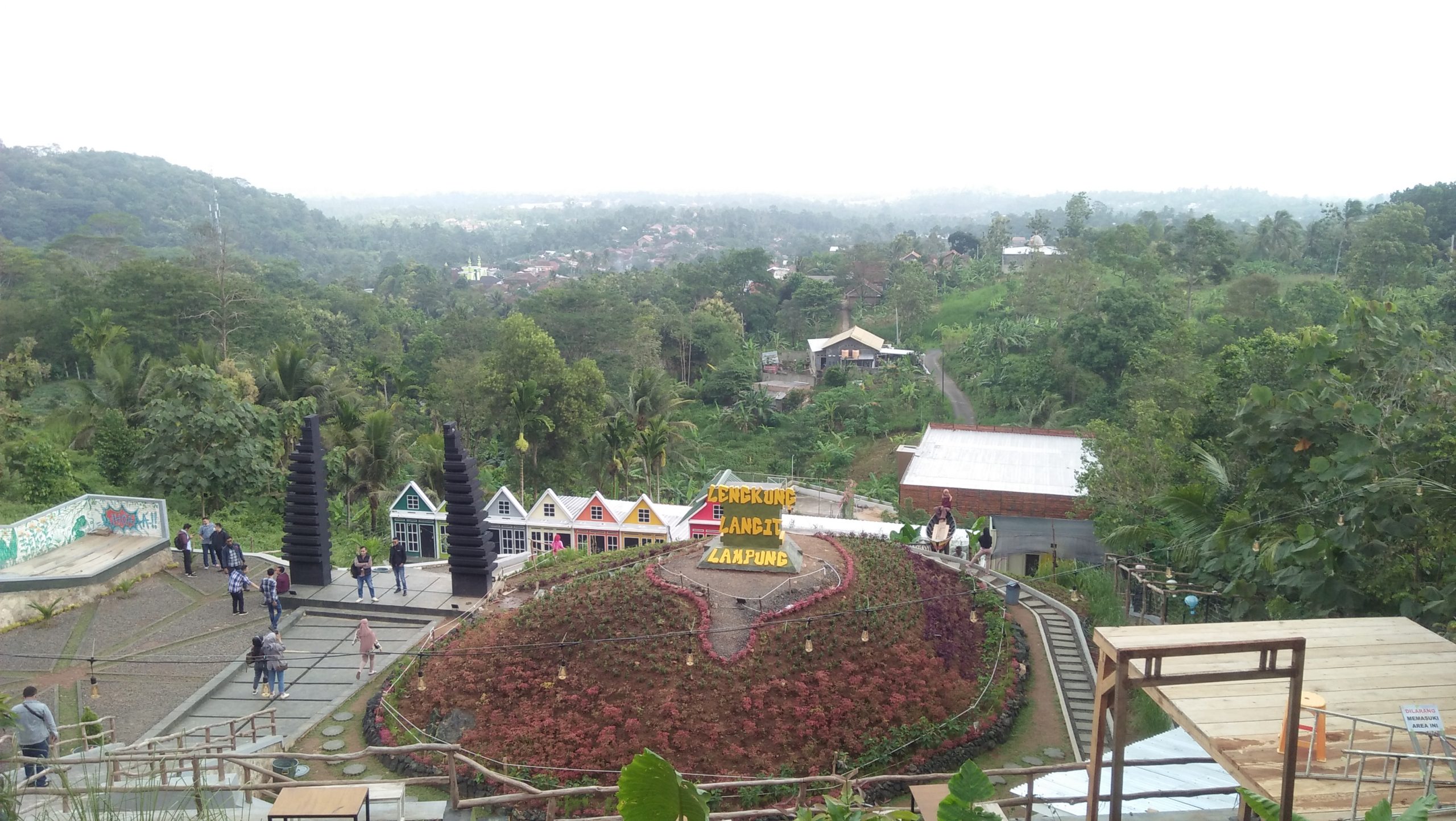 Lengkung Langit: Menikmati View Panorama Alam, Befoto dan Nongkrong di Cafe