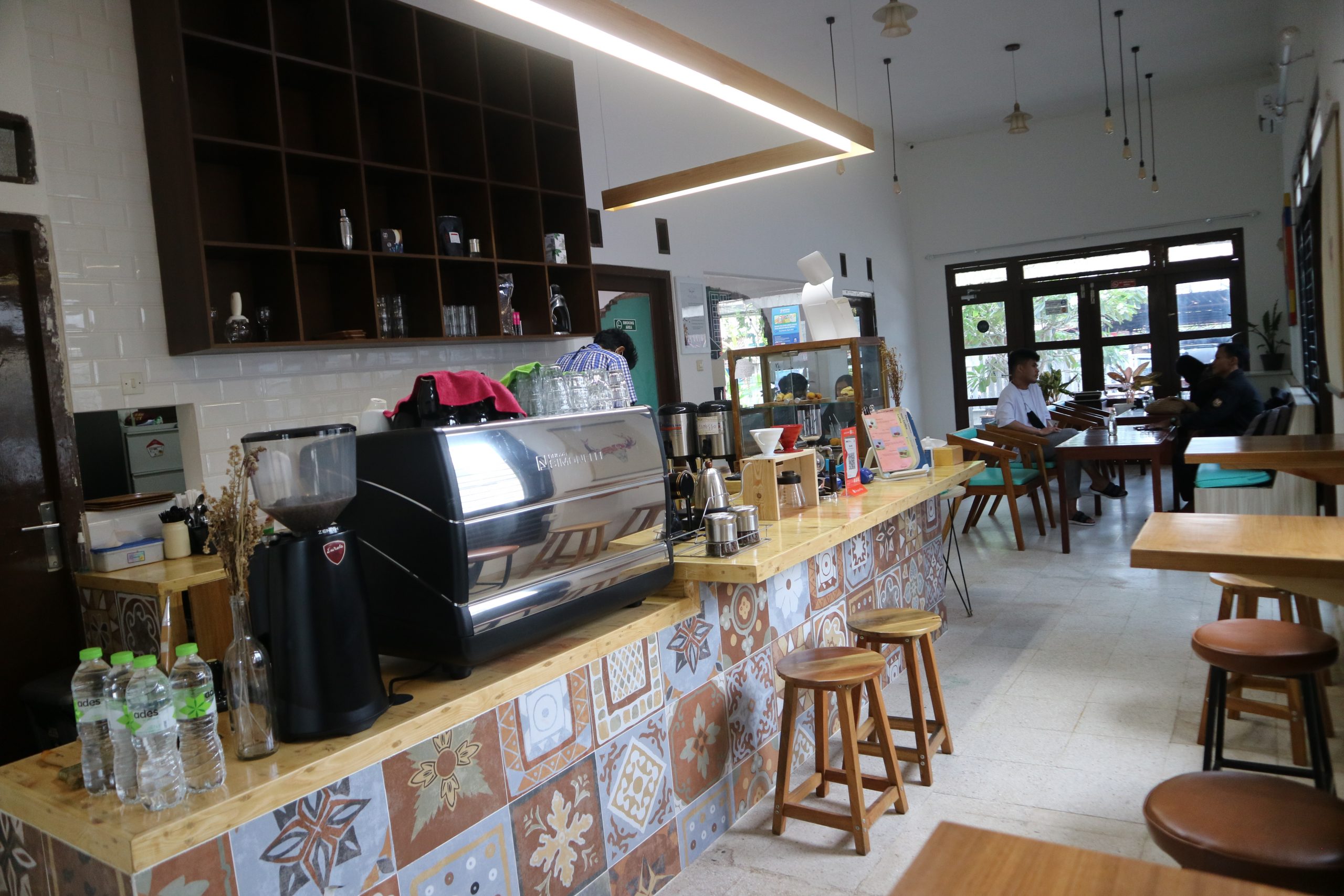 Nongkrong Santai Sambil Meresapi Kenangan di Tuan Jana Cafe