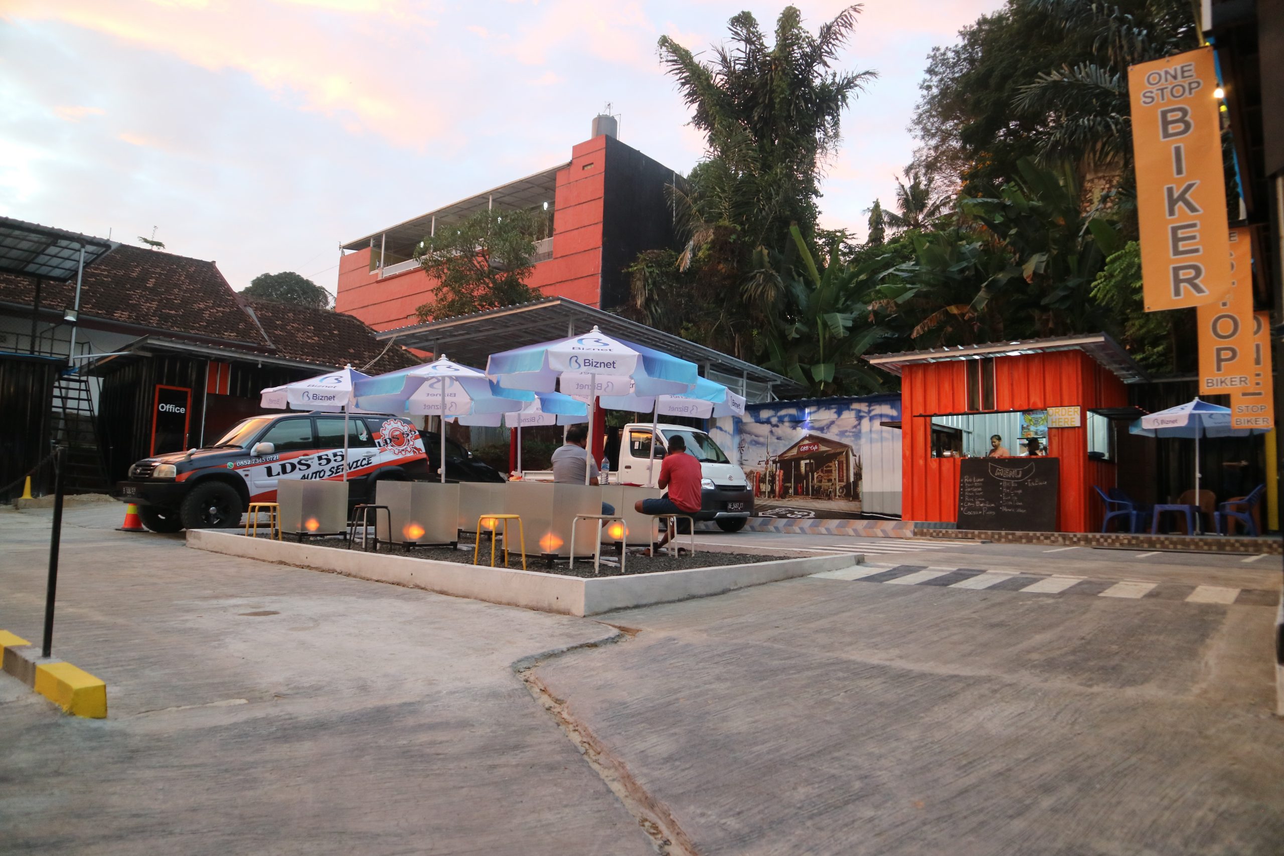 One Stop Biker: Tempat Nongkrongnya Bikers, Bisa Ngumpul, Belanja, Hingga Service Kendaraan