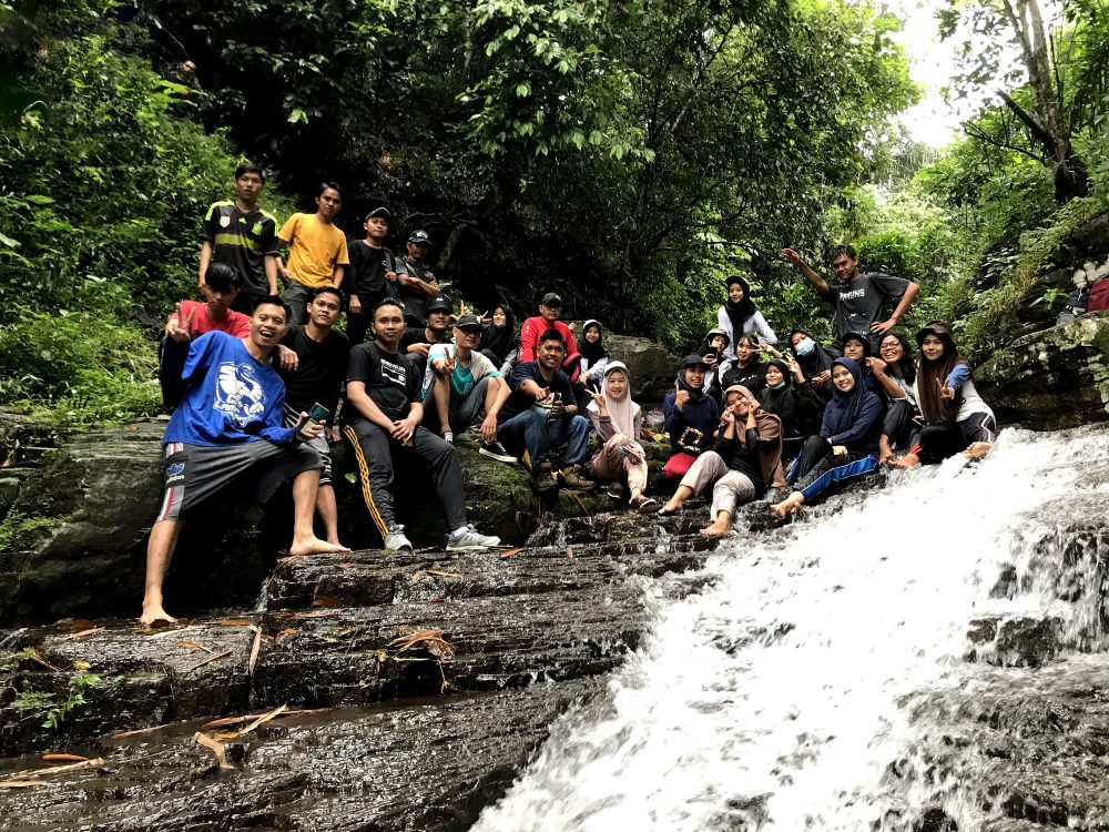 Menikmati Kealamian dan Segarnya Air Terjun Mungil di Batu Lapis Sumber Agung, Bandar Lampung