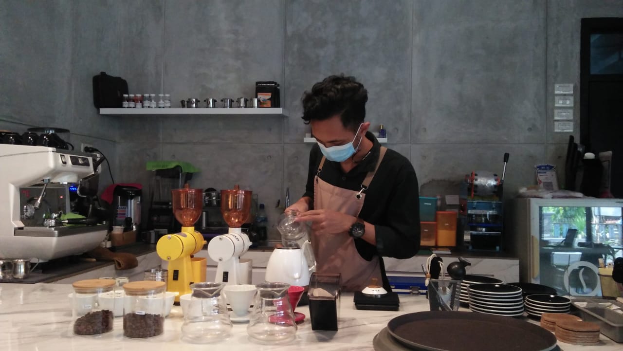 Qalu Cafe: Tempat Nongkrong Produktif, Bikin Ngopi dan Ngobrol Makin Cozy