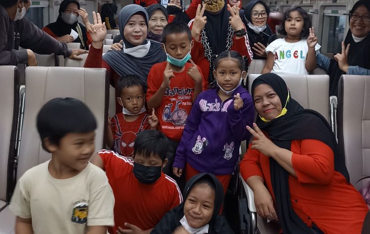 Puluhan Anak Difabel Lampung Gembira Pertama Kali Naik Kereta