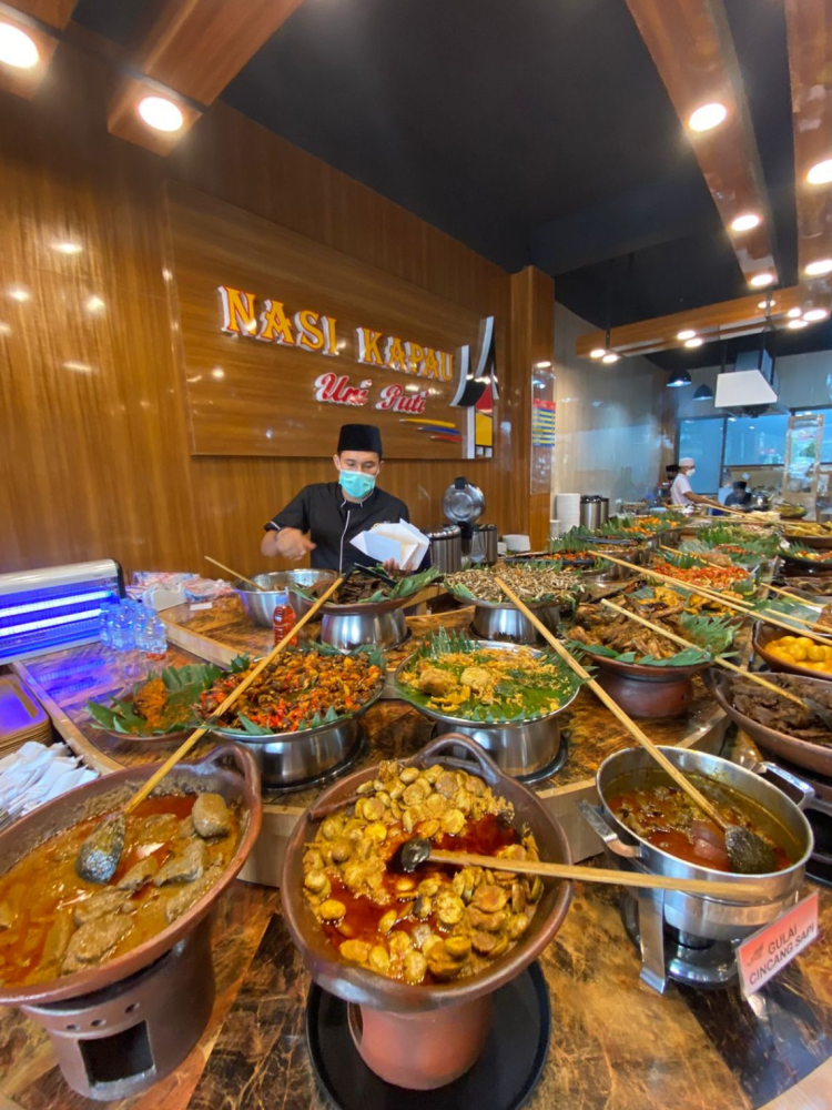 Lamak Bana, Ini Rekomendasi Restoran Makan Padang Paling Enak di Bandar Lampung
