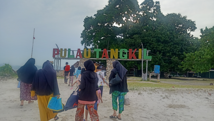 Seru Banget! Yuk Liburan ke Pulau Tangkil, Pesawaran, Lampung