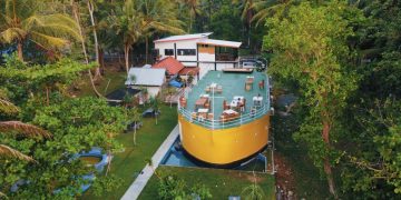 Krui Wave: Hotel Berbentuk Kapal Fery di Pesisir Barat, Lampung