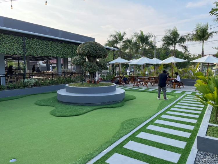 Kali Cafe & Resto: Cafe Pertama yang Punya Lapangan Mini Golf di Lampung