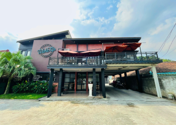 Wake Up Cafe & Carwash: Tempat Cuci Mobil, Asik Buat Nongki di Bandar Lampung