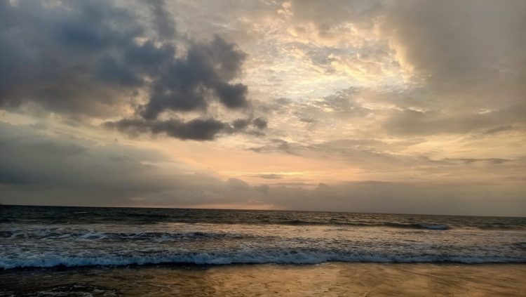 Pantai Sanggar Lampung: Pesona Pantai Kalianda di Kala Senja Menyapa